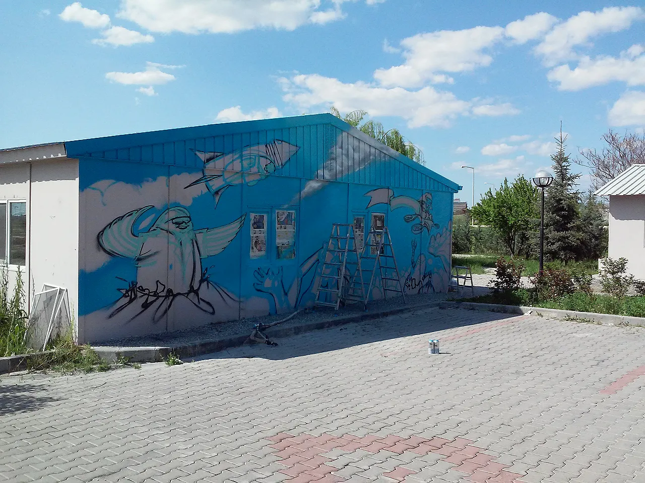 bina cephesi graffiti