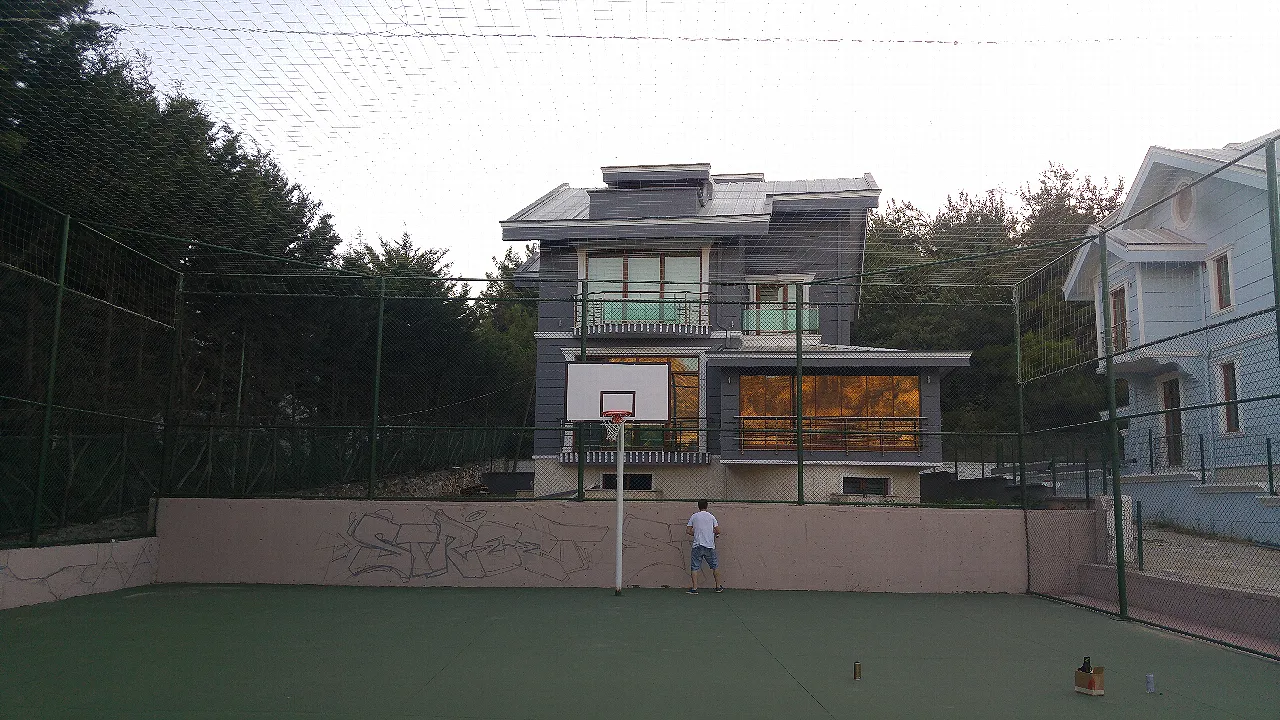 Basketbol sahası duvarına taslak çizim aşaması