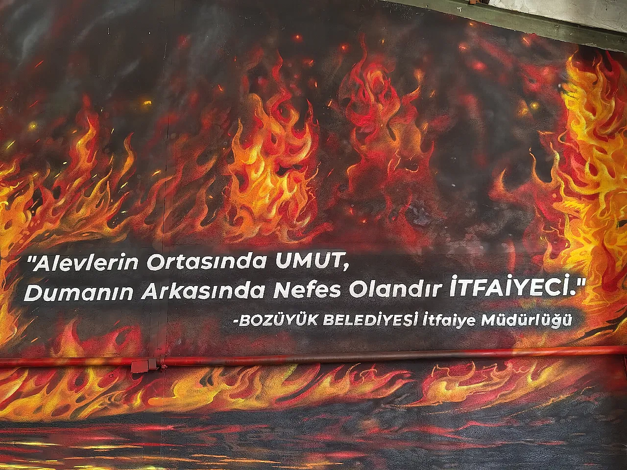Alevlerin ortasında umut, dumanın arkasında nefes olandır itfaiyeci.